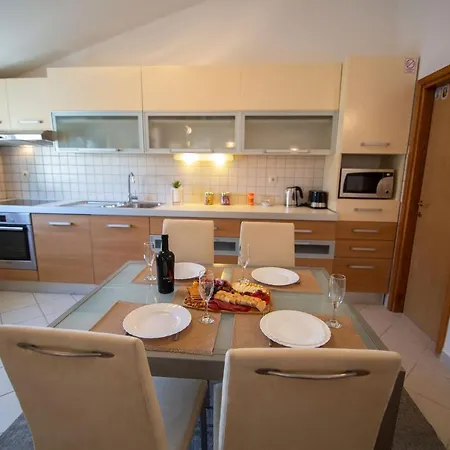 R&r Apartment Podstrana
