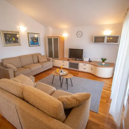 Apartment R&r Podstrana